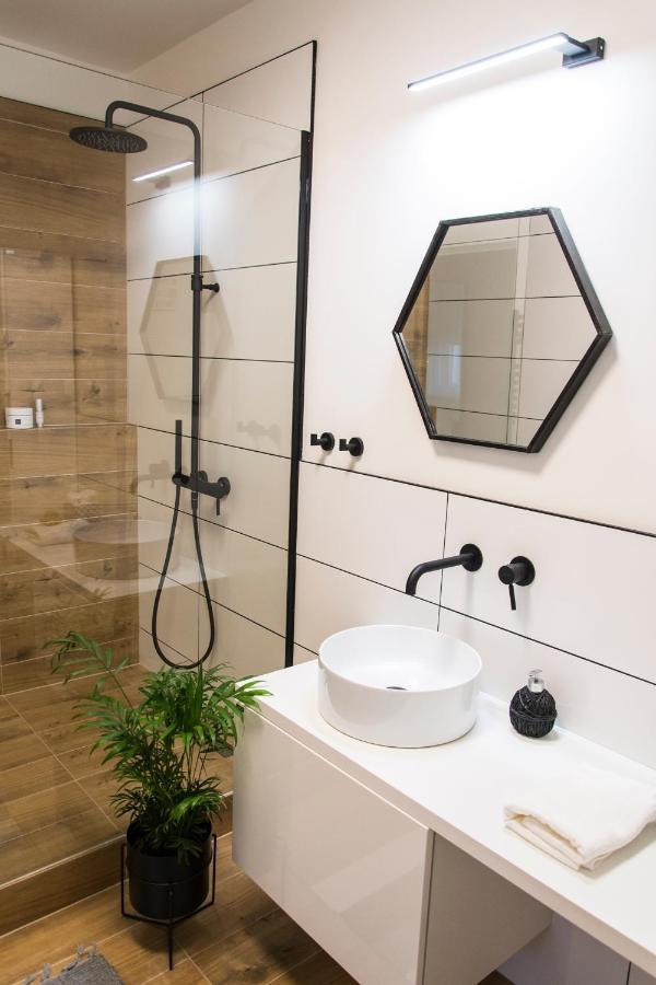 Danubio****2 Bedrooms-Be In The Center Of It All! 布达佩斯 外观 照片